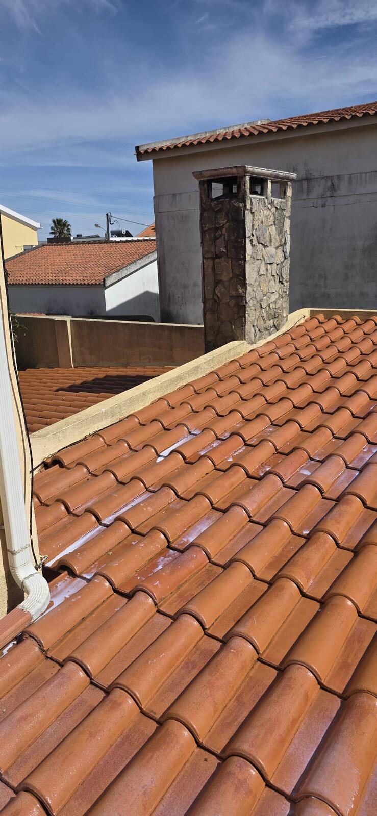 Obra de isolamento térmico e acústico de moradia em Cascais — fachada ETICS com lã de rocha