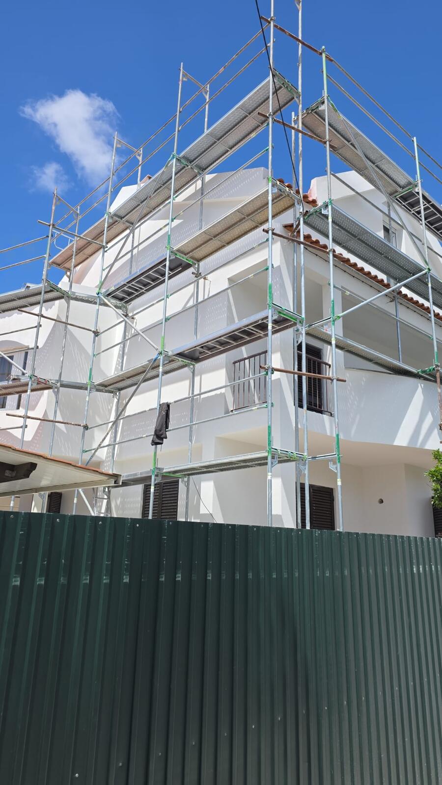 Impermeabilização de cobertura plana com telas asfálticas em pavilhão industrial em Setúbal